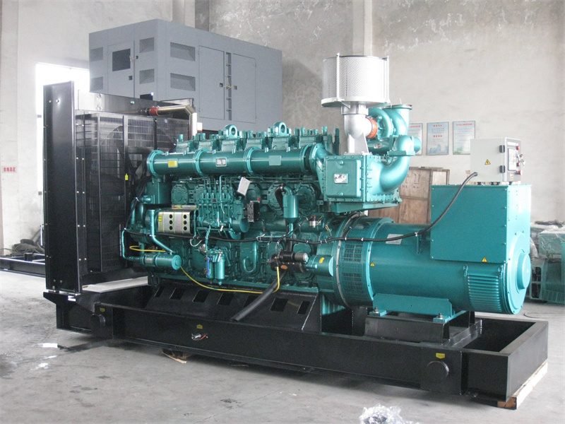 砚山200KW 柴油发电机的油耗是多少？