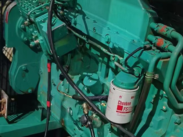 砚山如何确定新的发电机组控制系统是否与原系统兼容？