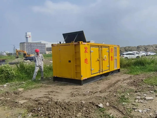 砚山200KW柴油发电机机组每小时的油耗量受哪些因素影响？